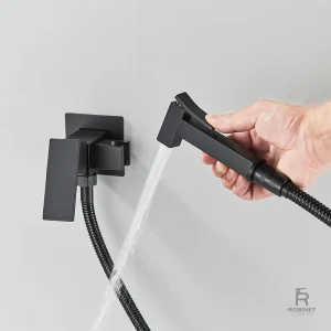 Support intégré pour douchette WC noire