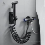 Douchette wc mural, solution pratique pour salle de bain