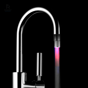 Accessoire de robinet avec lumière LED intégrée