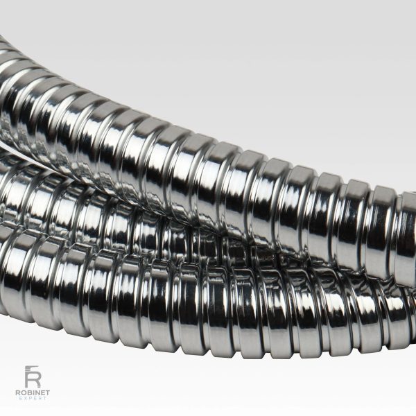 Flexible de douche, accessoire indispensable en chrome poli