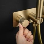 Douchette WC compacte et pratique pour salle de bain