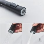 Mitigeur cuisine avec douchette extractible de couleur noire