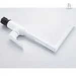 Robinet de cuisine blanc avec design épuré