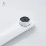 Mitigeur blanc pour un style contemporain en cuisine