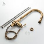 Douchette pratique sur le mitigeur de cuisine vintage