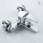 Robinet de douche élégant avec finition chromée