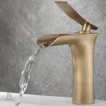 Mitigeur lavabo antique en finition vintage élégante
