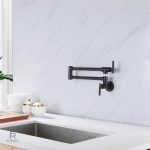 Mitigeur de cuisine, installation murale pratique