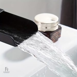 Mitigeur lavabo avec effet cascade rafraîchissant