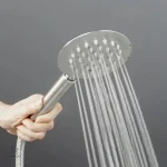 Douche efficace avec système anti-calcaire