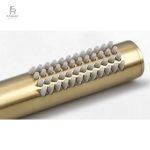 Pommeau de douche en finition or, design moderne