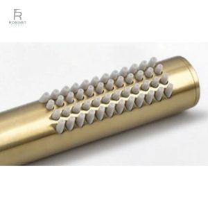 Pommeau de douche en finition or, design moderne