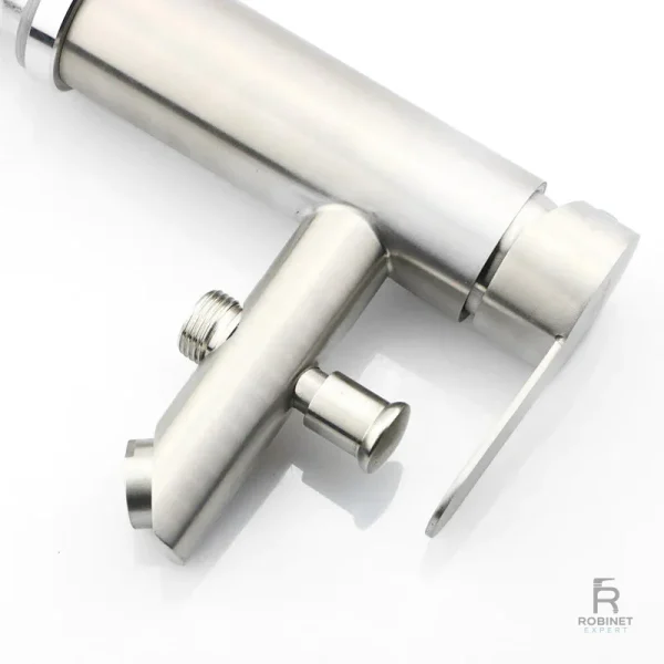 Accessoire de salle de bain : robinet baignoire