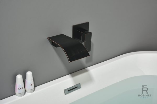 Accessoire de salle de bain : robinet baignoire complet