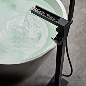 Robinet design pour baignoire moderne