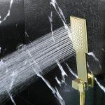 Robinet élégant pour baignoire avec jet d'eau