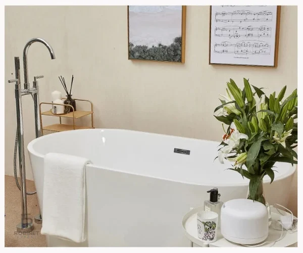 Robinet de baignoire sur pied au style raffiné