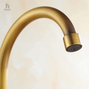 Évier avec robinet en bronze, design classique