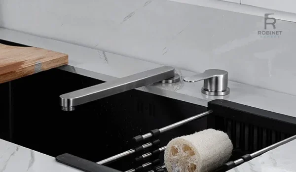 Robinet rabattable pour un gain de place en cuisine
