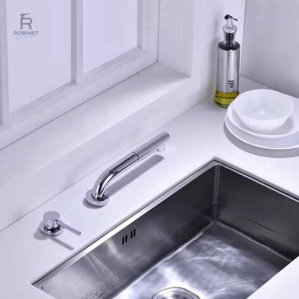 Robinet cuisine compact, idéal pour petits espaces