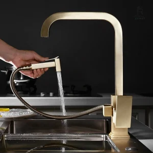 Robinet de cuisine douchette or élégant et fonctionnel