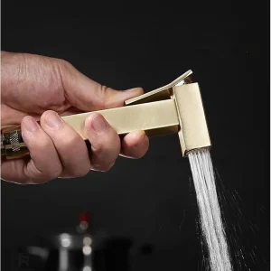 Douchette or pour robinet de cuisine au design moderne
