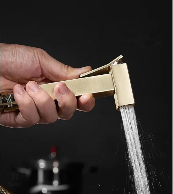 Douchette or pour robinet de cuisine au design moderne