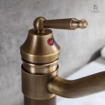 Design vintage en bronze pour salle de bain