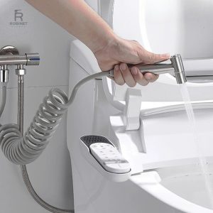 Robinet mural pratique pour nettoyage wc