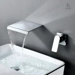 Robinet lavabo au design en cascade chic