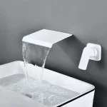 Robinet lavabo avec effet cascade apaisant
