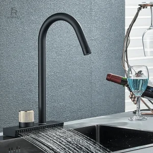Robinet cuisine cascade élégant et moderne pour évier