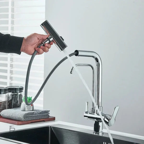 Robinet à évier cuisine design en chrome brillant
