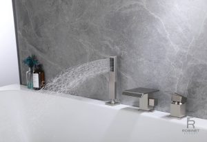Robinet de baignoire moderne avec option douche intégrée