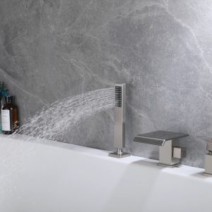 Robinet de baignoire moderne avec option douche intégrée