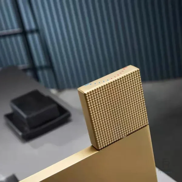 Robinet élégant pour lavabo avec courbes contemporaines