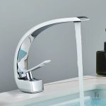 Robinet design pour lavabo, style moderne