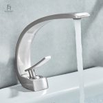 Robinet lavabo au design épuré et fonctionnel