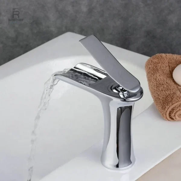 Robinet lavabo simple et élégant