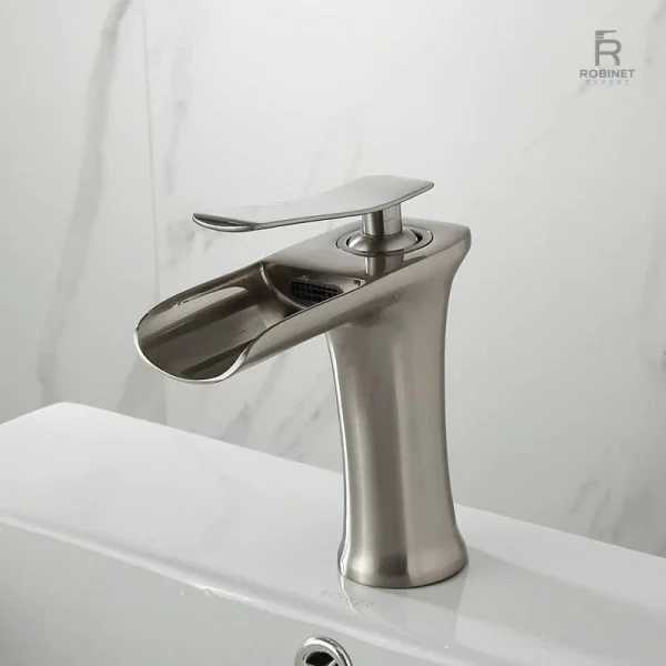 Robinet design pour un lavabo raffiné