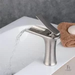 Mitigeur lavabo avec effet cascade