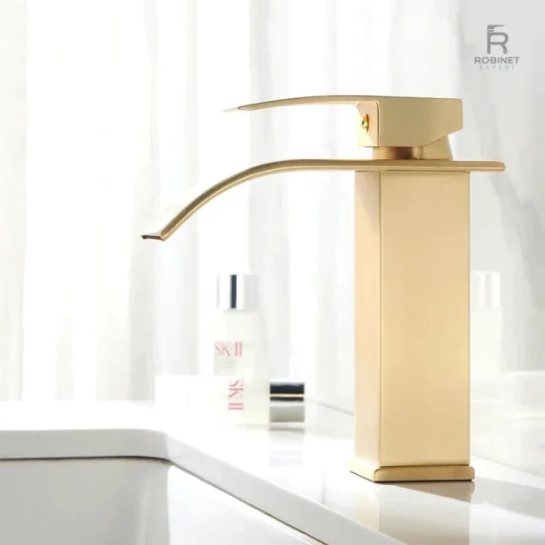 Robinet design pour lavabo avec finition soignée