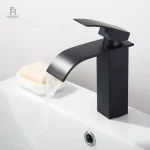 Mitigeur moderne pour un lavabo contemporain