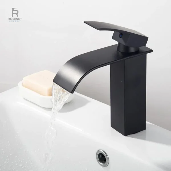 Mitigeur moderne pour un lavabo contemporain