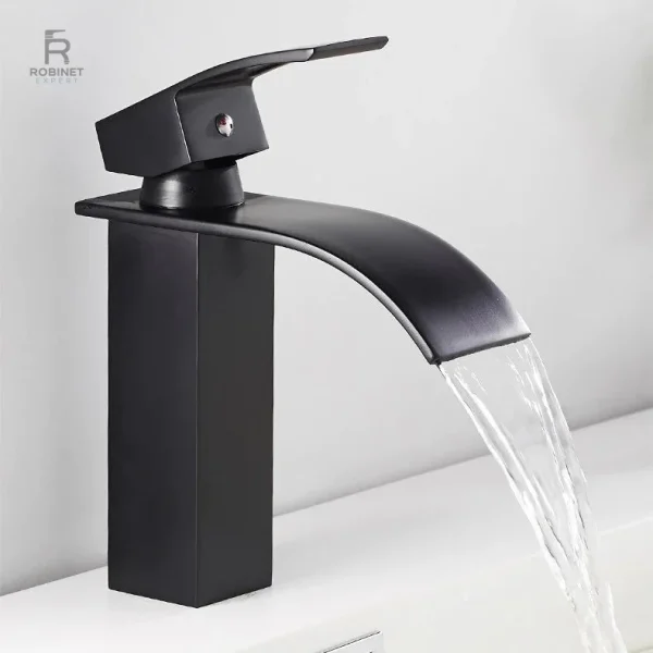 Robinet avec finition brillante pour salle de bain