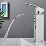 Robinet de salle de bain avec finition élégante