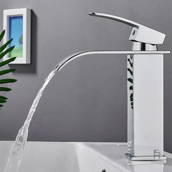 Robinet de salle de bain avec finition élégante