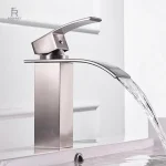 Robinet Oracle avec effet cascade pour salle de bain
