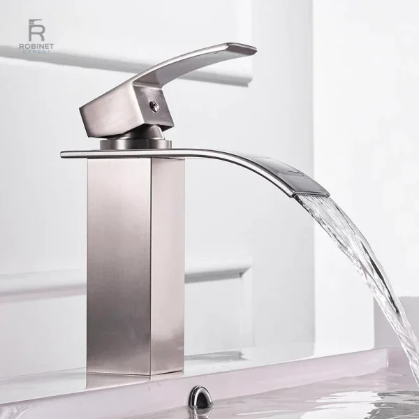 Robinet Oracle avec effet cascade pour salle de bain