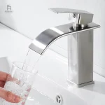 Mitigeur de lavabo au design fluide et moderne